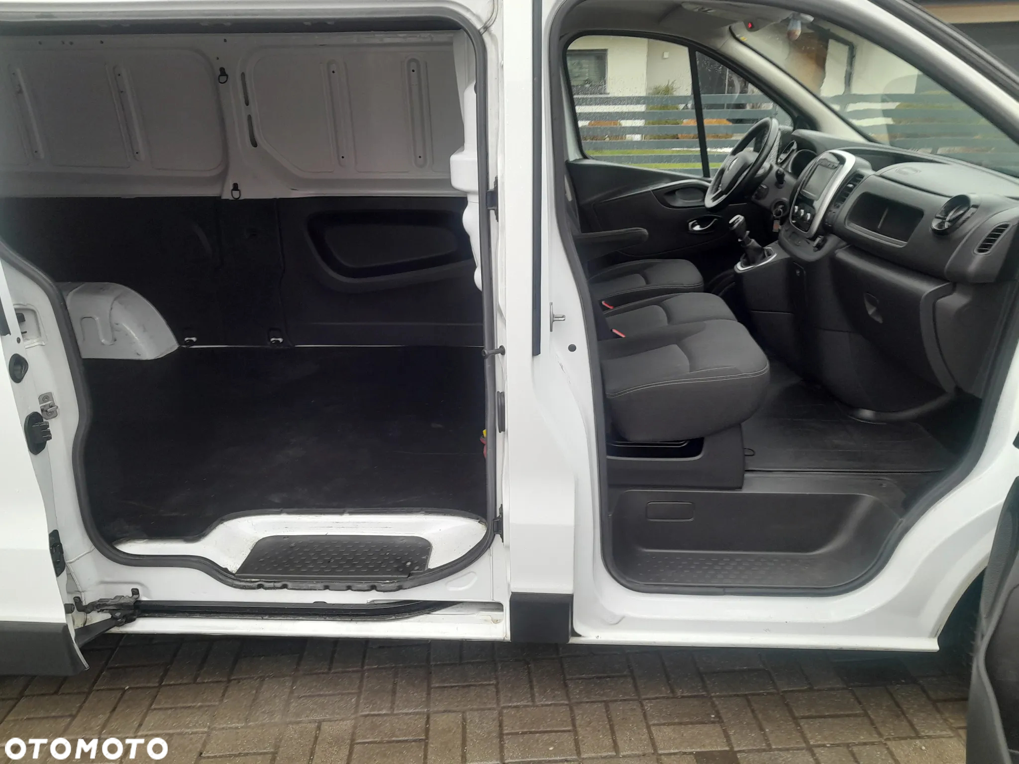Renault Trafic Long - 12