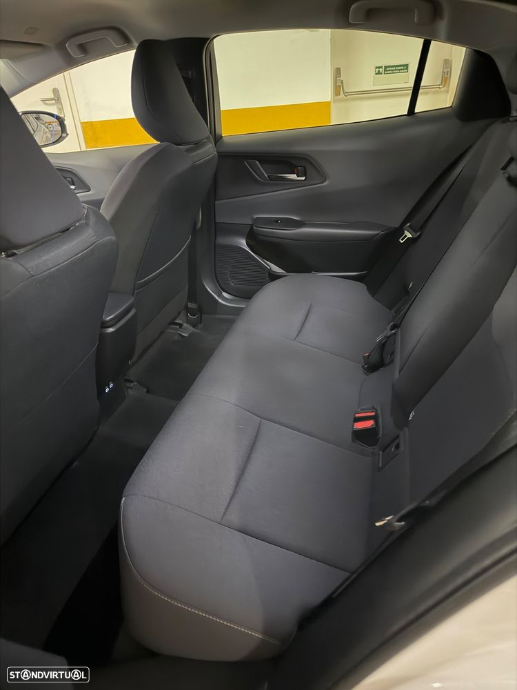 Toyota Prius 2.0 Plug-in Luxury - 11