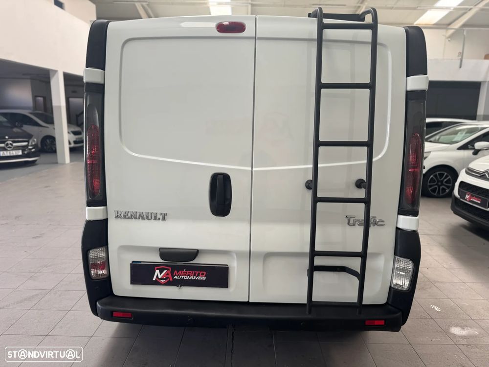Renault Trafic 2.5 Dci - 6