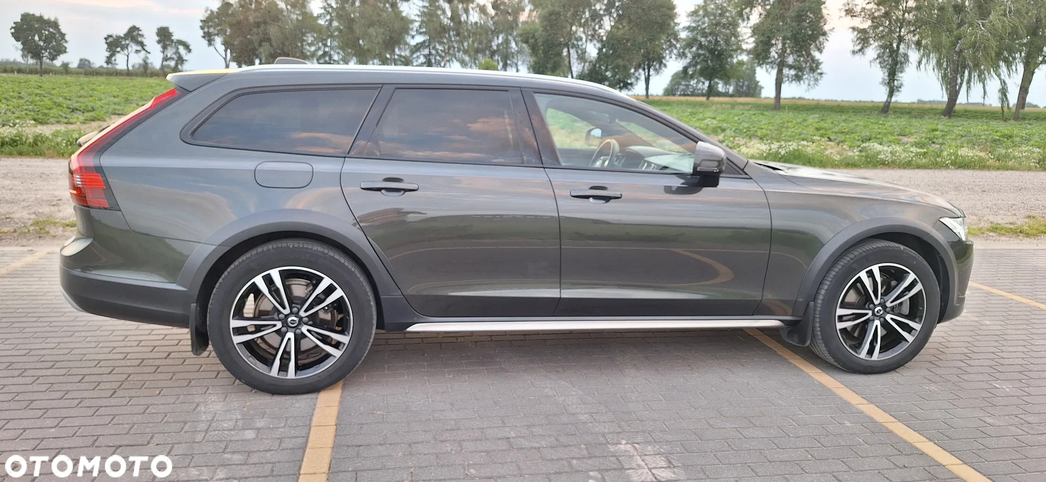 Volvo V90 D5 SCR AWD Momentum Pro - 5