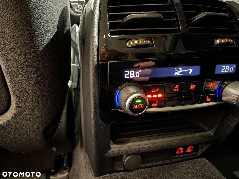 BMW Seria 5 530i xDrive - 15