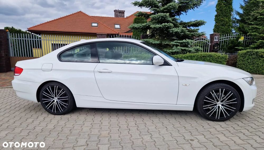 BMW Seria 3 320d xDrive Coupe - 12