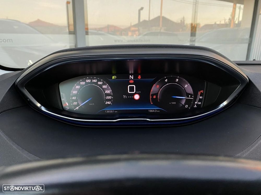 Peugeot 5008 1.5 BlueHDi Allure EAT8 - 26