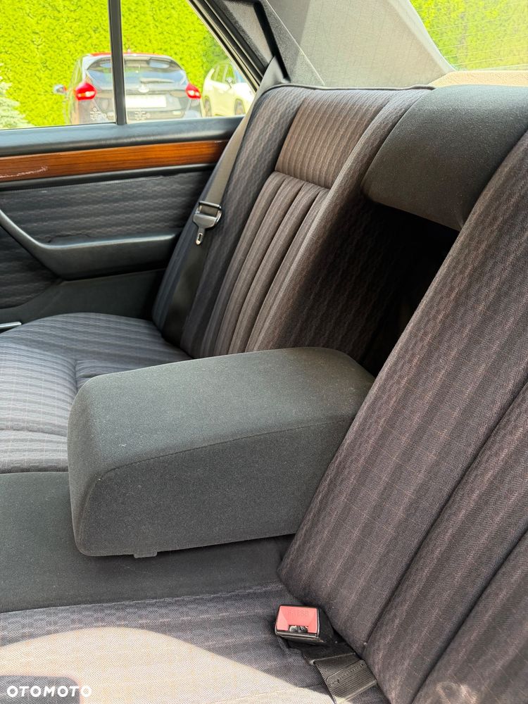Mercedes-Benz W124 (1984-1993) - 17