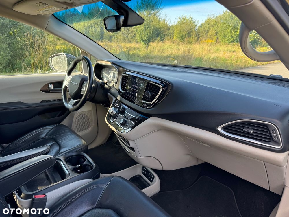 Chrysler Pacifica - 23