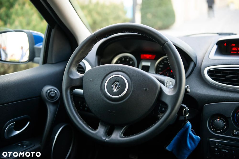Renault Clio 1.2 16V Confort Authentique - 27