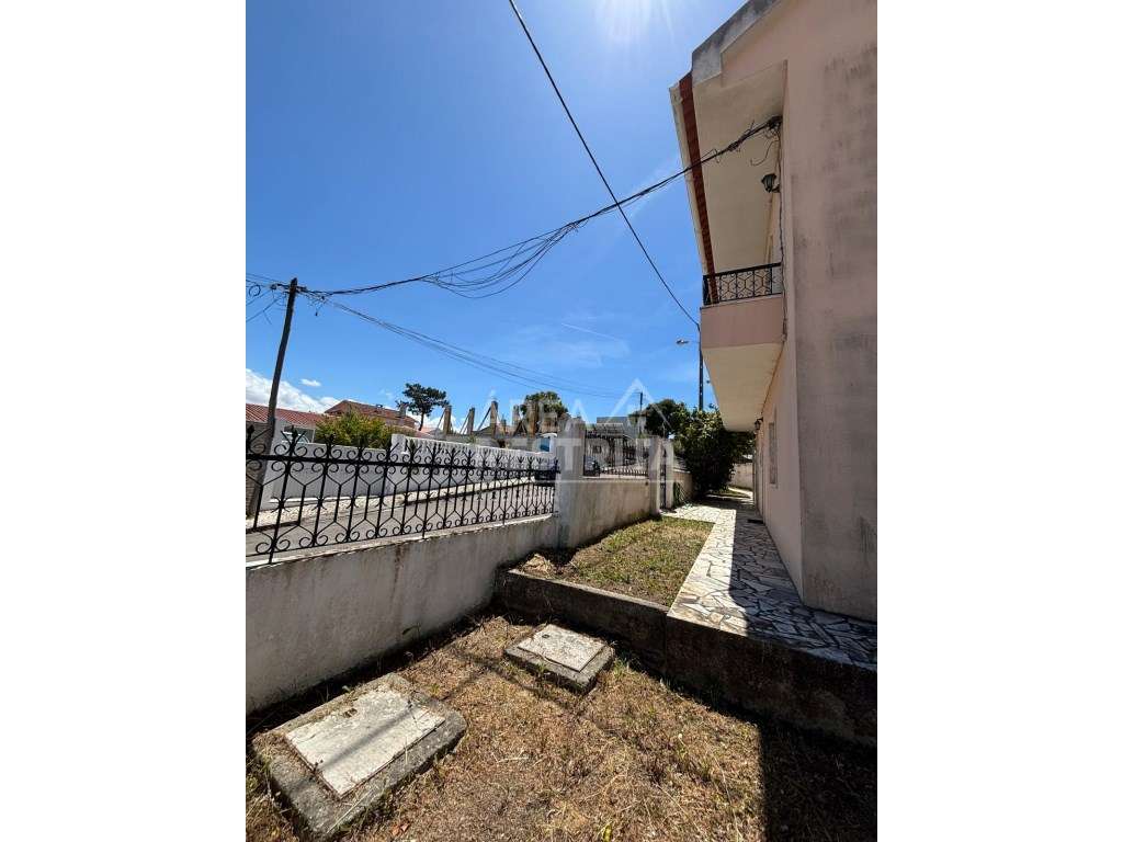Vende-se Moradia Bi familiar T4 com Anexo e Garagem - Oportunidade ... - Grande imagem: 4/54