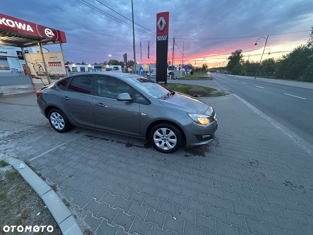 Opel Astra 1.4 T Executive EU6 - 6