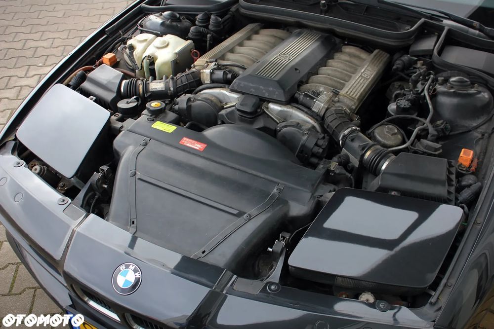 BMW Seria 8 - 23