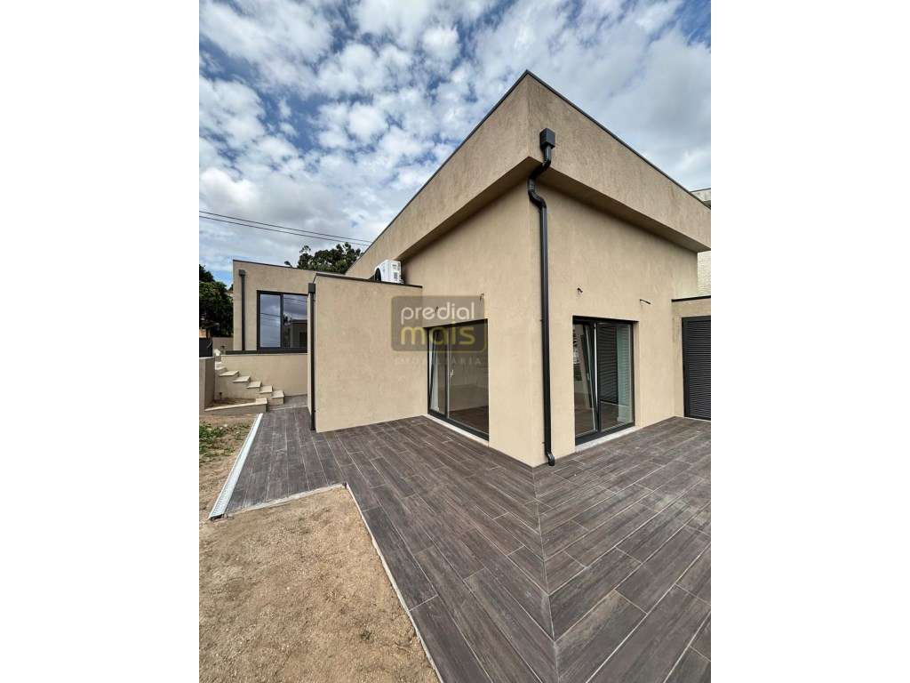 Moradia Individual T2 Remodelada com Jardim em Mouquim - Vila Nova ... - Grande imagem: 4/19