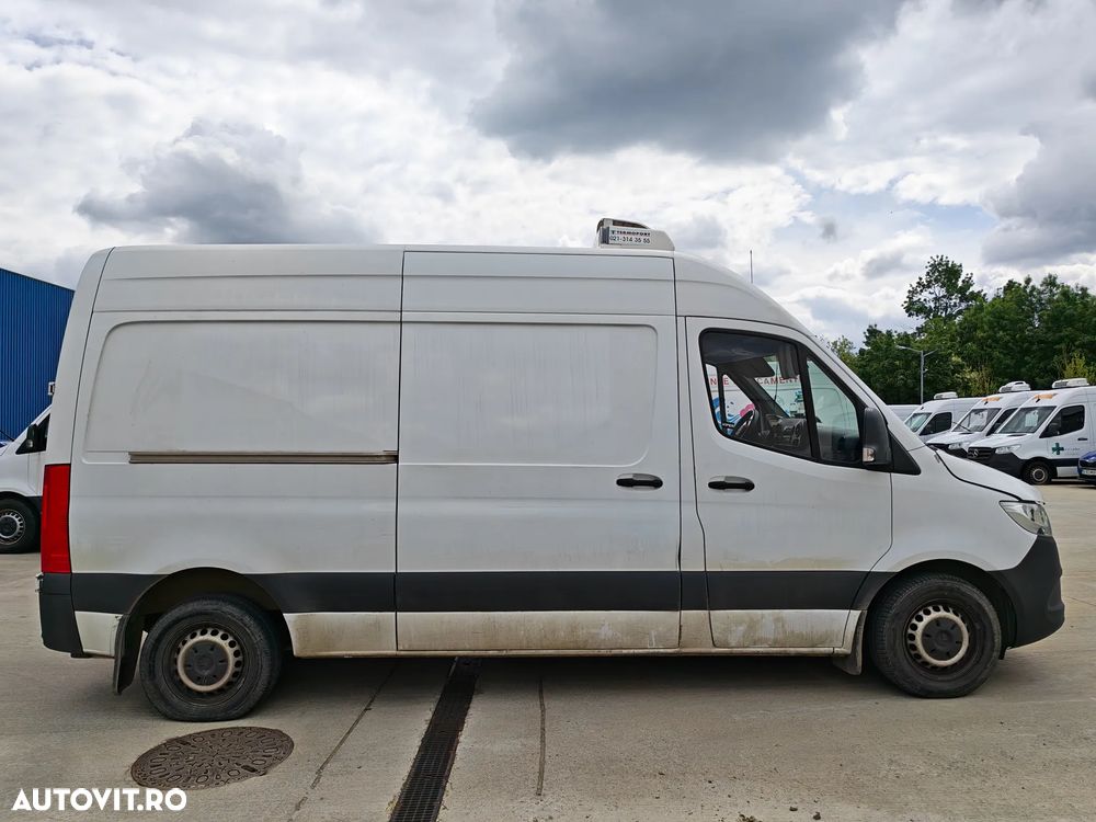 Mercedes-Benz Sprinter - 2
