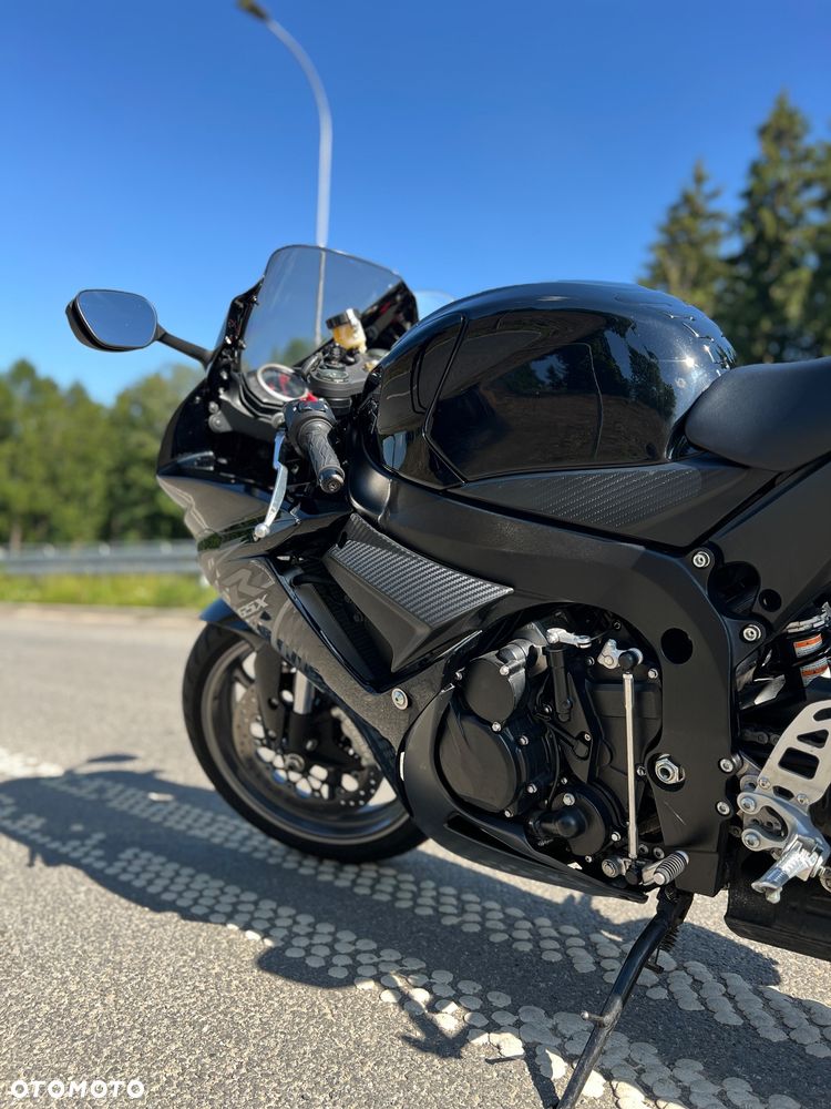 Suzuki GSR - 5