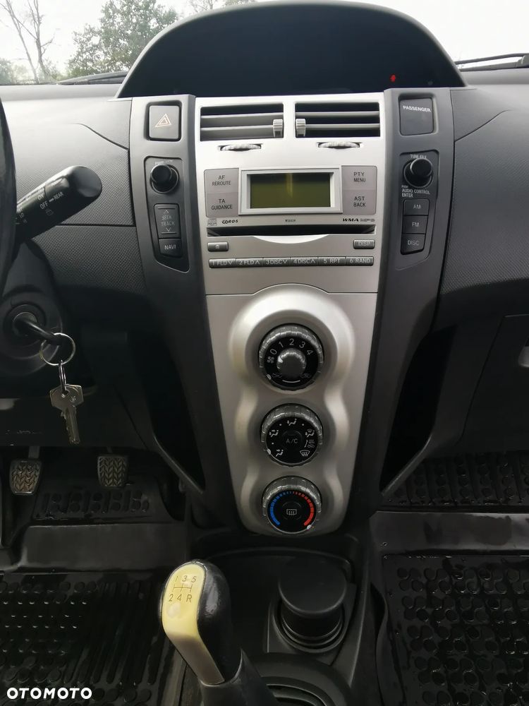 Toyota Yaris - 7