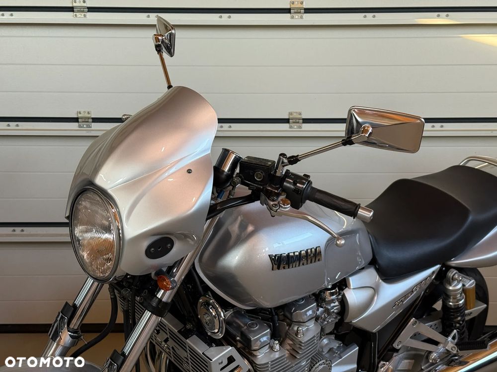 Yamaha XJR - 5