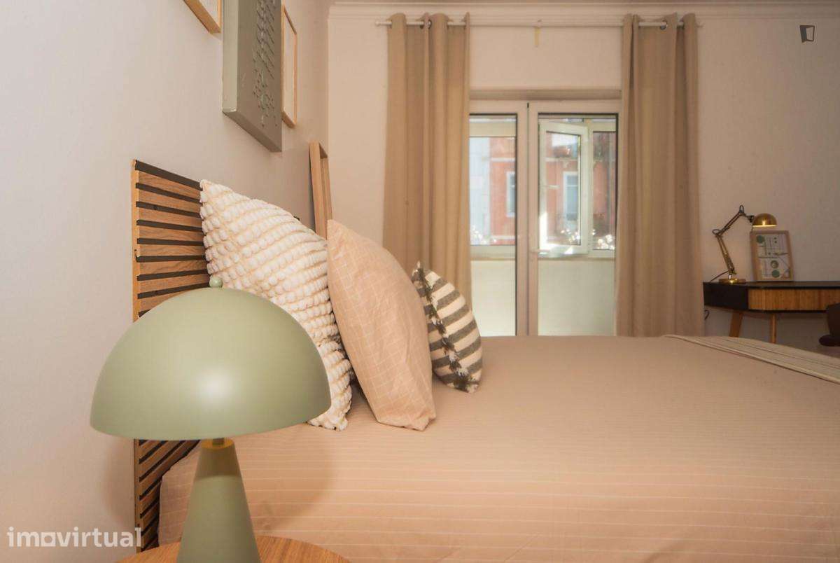 Quarto - localizado em Penha Lisbon - Grande imagem: 3/16