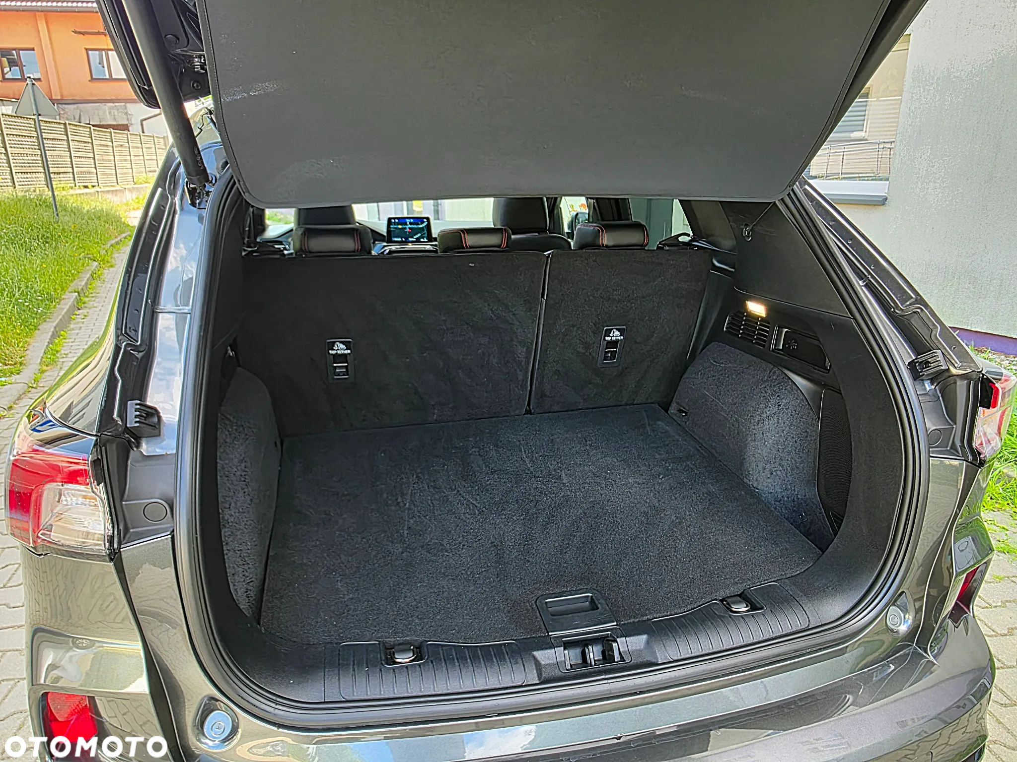 Ford Kuga 2.5 Duratec FHEV 4x4 ST-LINE X - 14