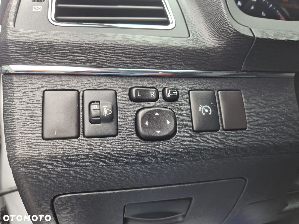 Toyota Avensis Touring Sports 1.8 Comfort - 33