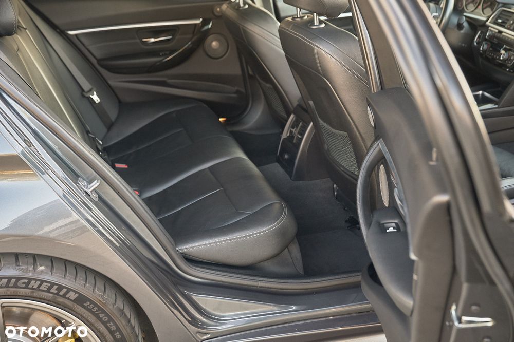BMW Seria 3 340i xDrive Edition M Sport Shadow - 22