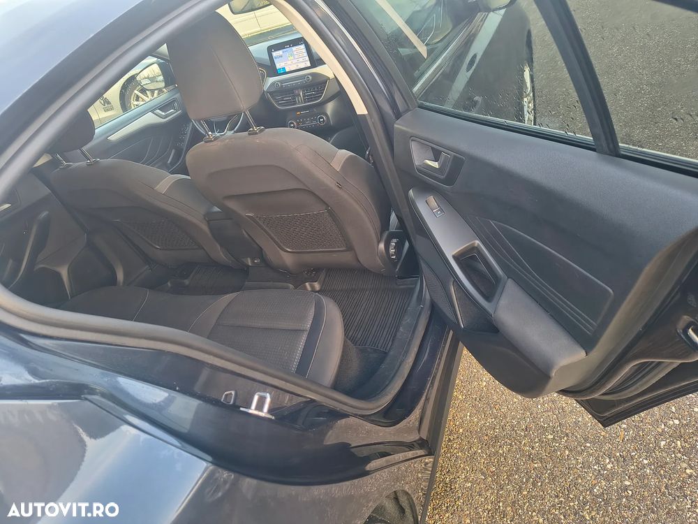 Ford Focus 1.0 EcoBoost MHEV Titanium - 11