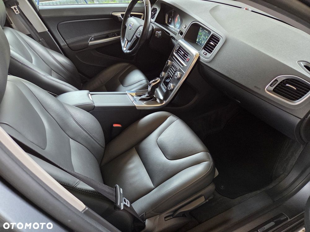 Volvo V60 Cross Country D4 Geartronic Summum - 16