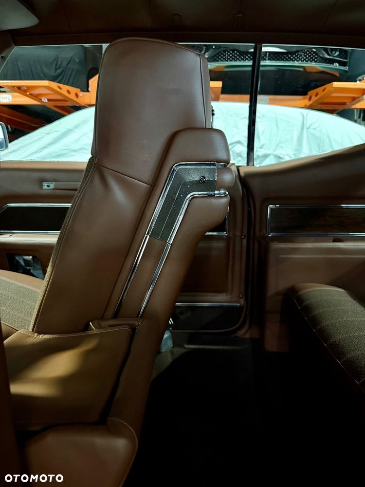 Cadillac Deville - 29