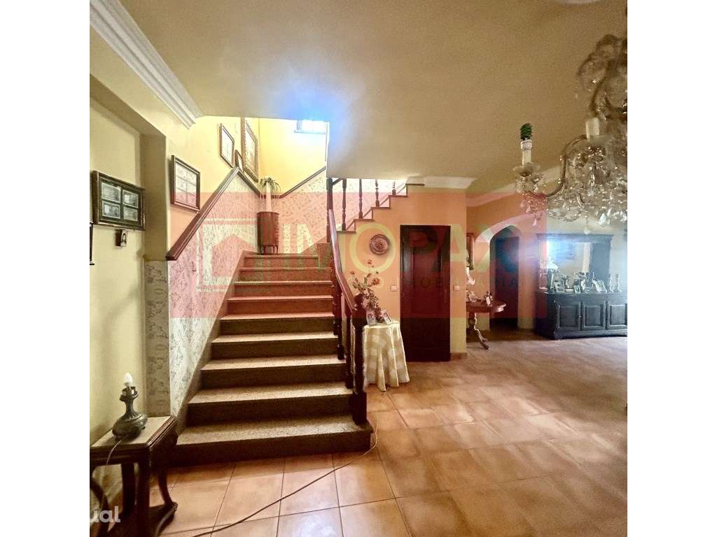 BEJA / Moradia T4 / Quintal / Garagem / Piscina - Grande imagem: 2/4