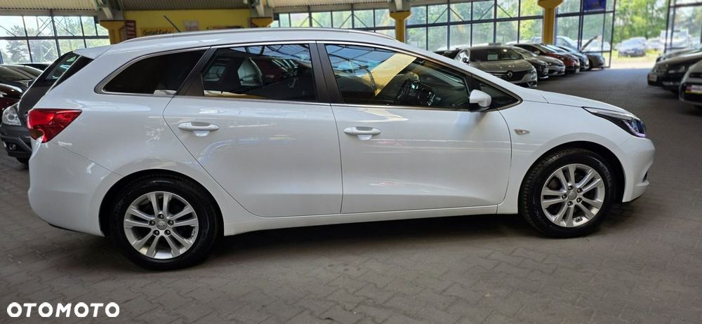 Kia Ceed - 10