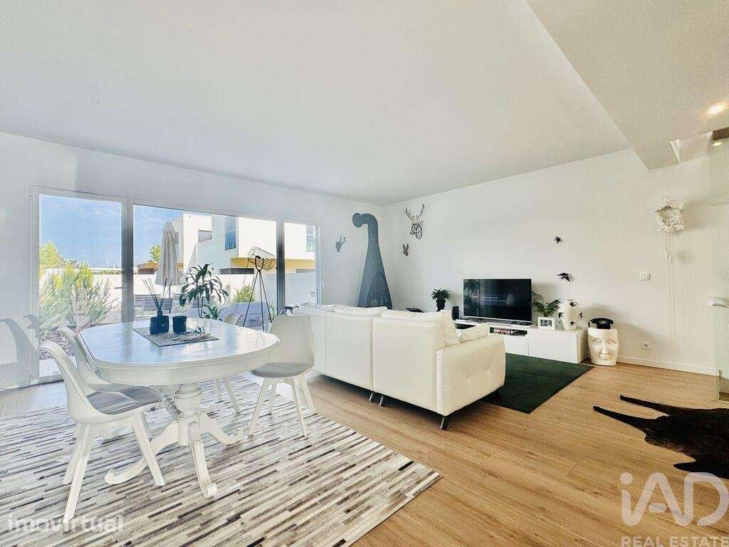 Casa / Villa T4 em Amora de 238 m2 - Grande imagem: 2/36