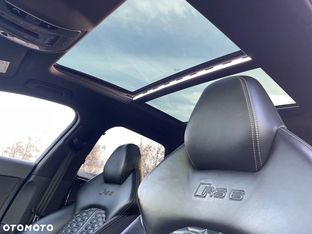 Audi RS6 Avant Standard - 14