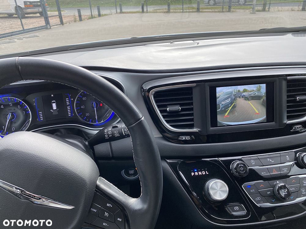 Chrysler Pacifica - 28
