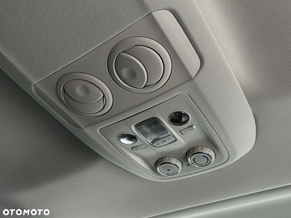 Peugeot Traveller - 24