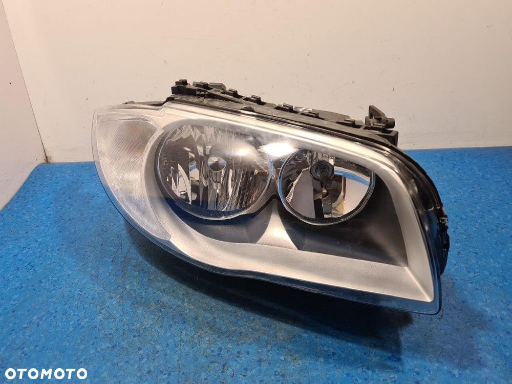BMW 118 E87  REFLEKTOR PRAWY - 8