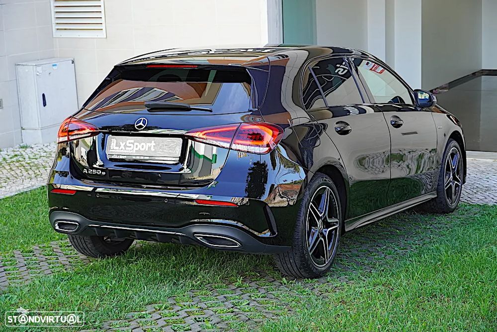 Mercedes-Benz A 250 e AMG Line - 8