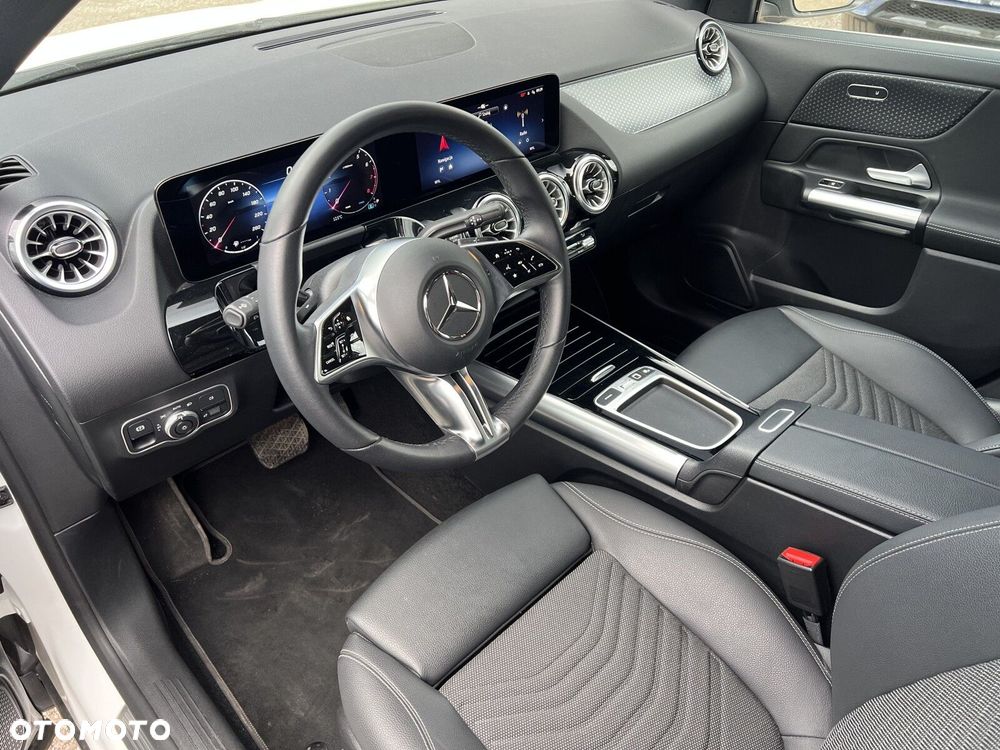 Mercedes-Benz GLA - 10