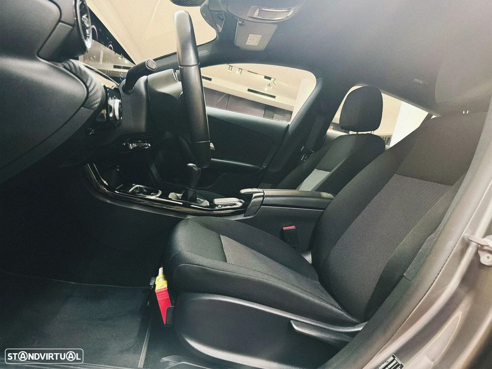 Mercedes-Benz CLA 180 - 12