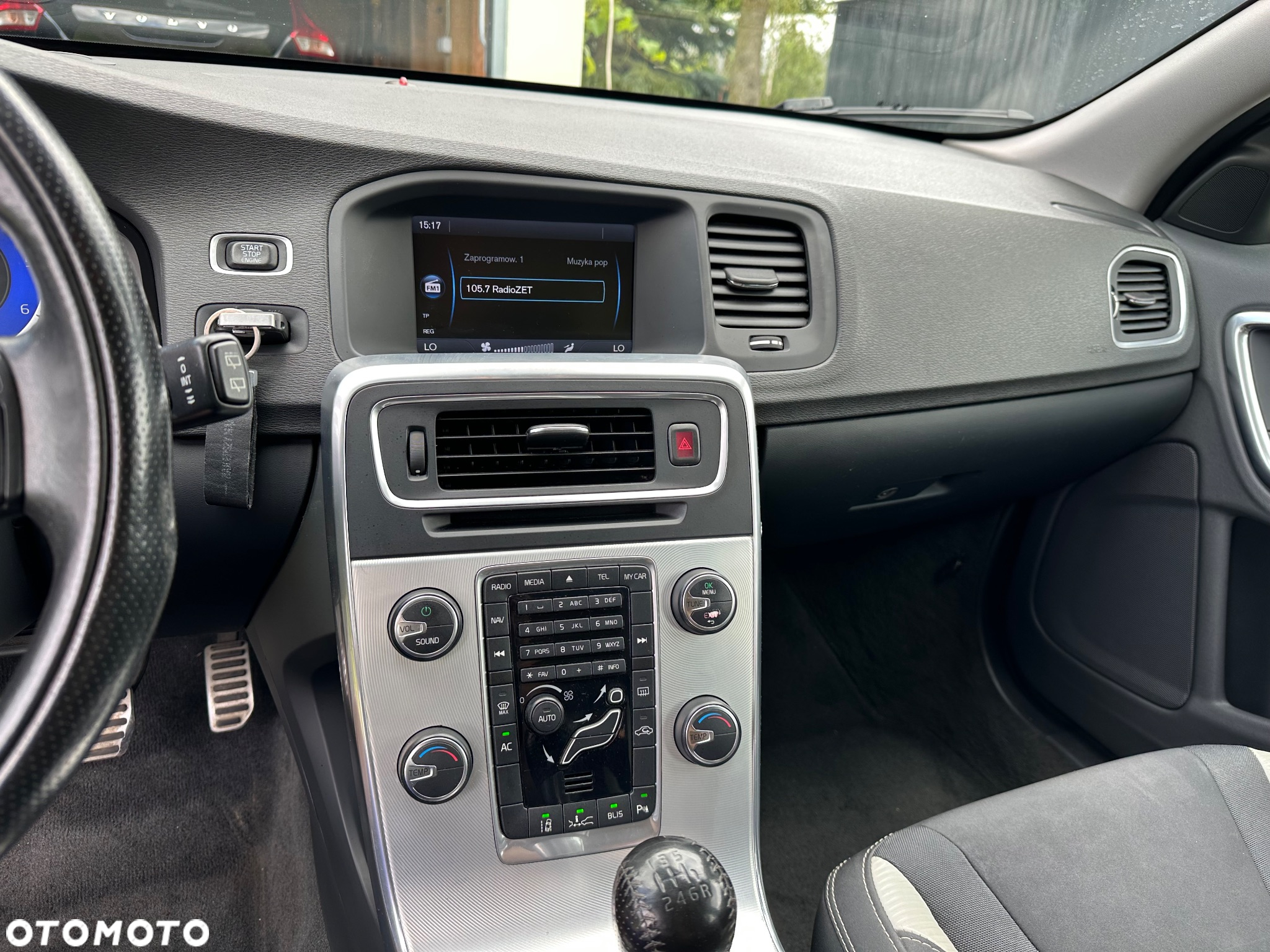 Volvo V60 D3 R-Design - 4