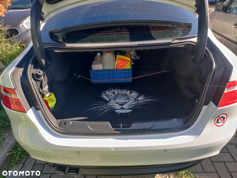 Jaguar XE 2.0 D R-Sport - 20
