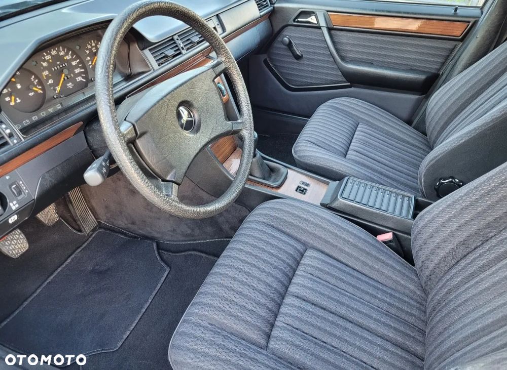 Mercedes-Benz W124 (1984-1993) - 12