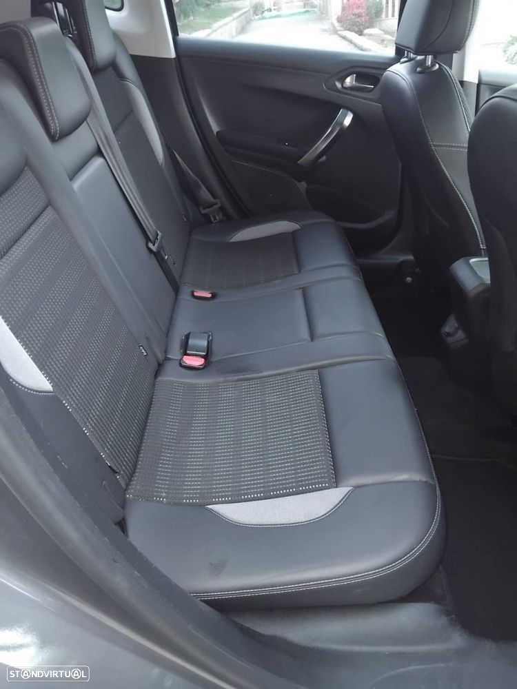 Peugeot 2008 1.6 e-HDi Allure - 9