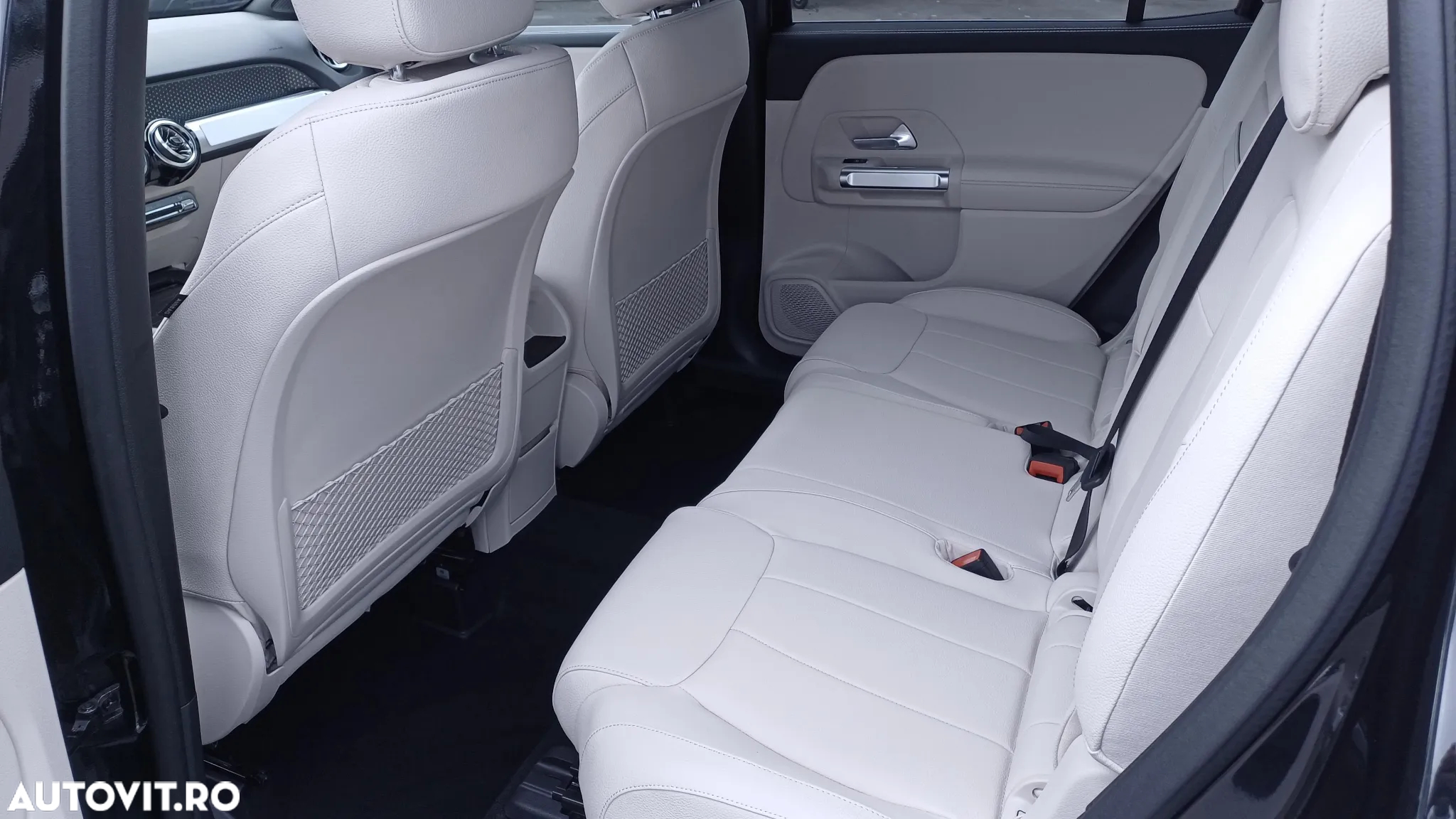 Mercedes-Benz GLB - 12