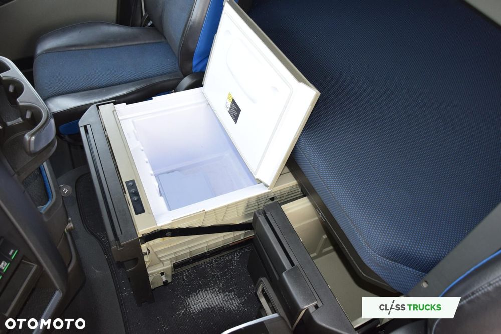 Volvo FH 460 Globetrotter XL Varios i-Save - 12