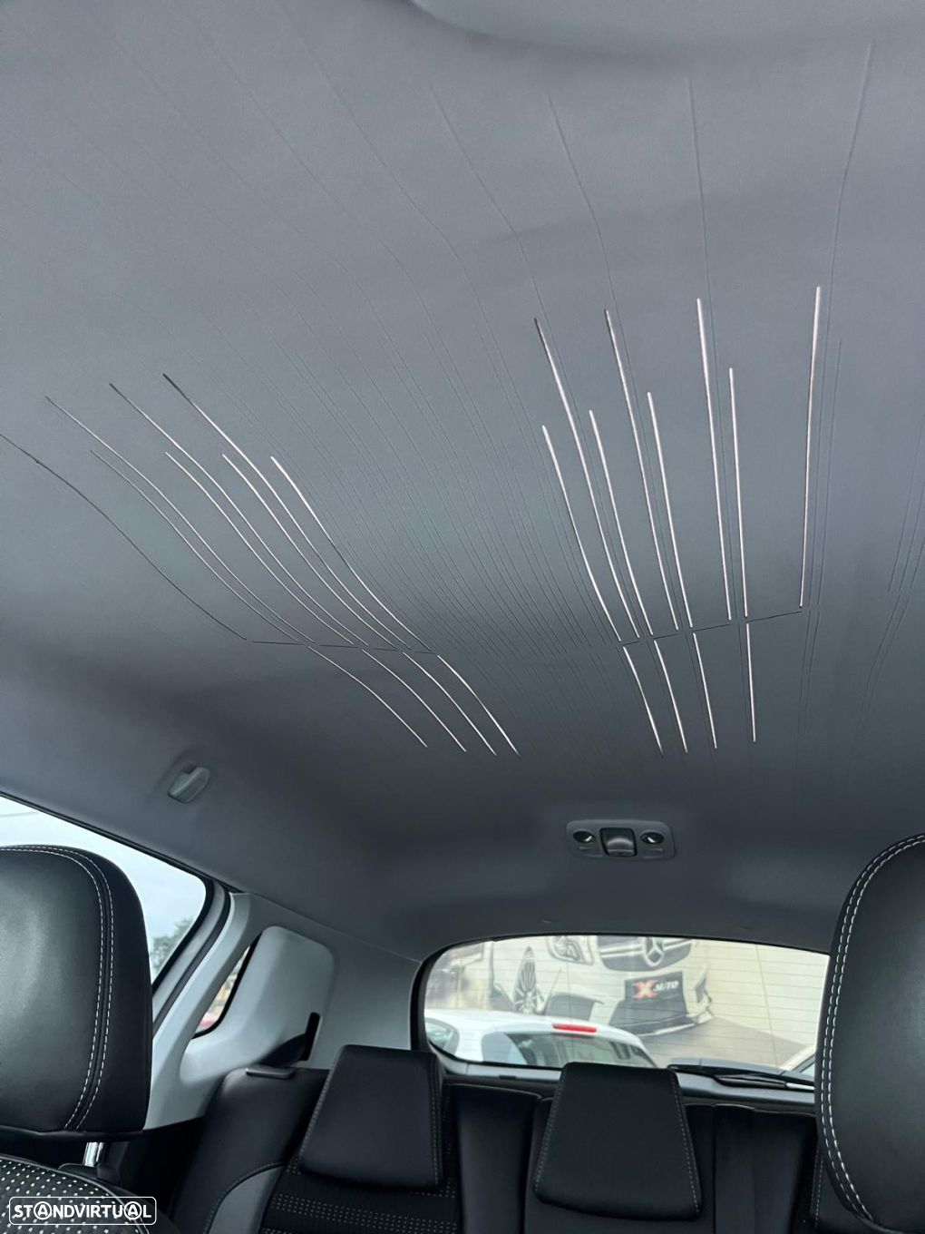 Peugeot 2008 1.6 e-HDi Allure - 21