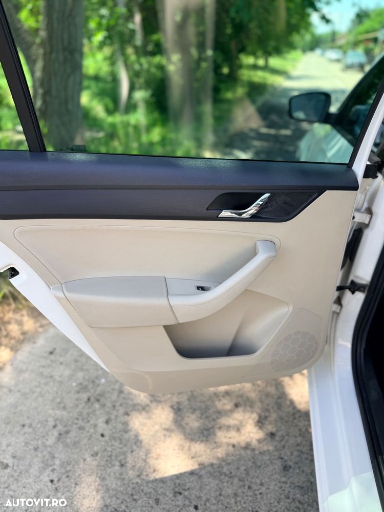 Skoda RAPID 1.2 TSI Ambition - 8