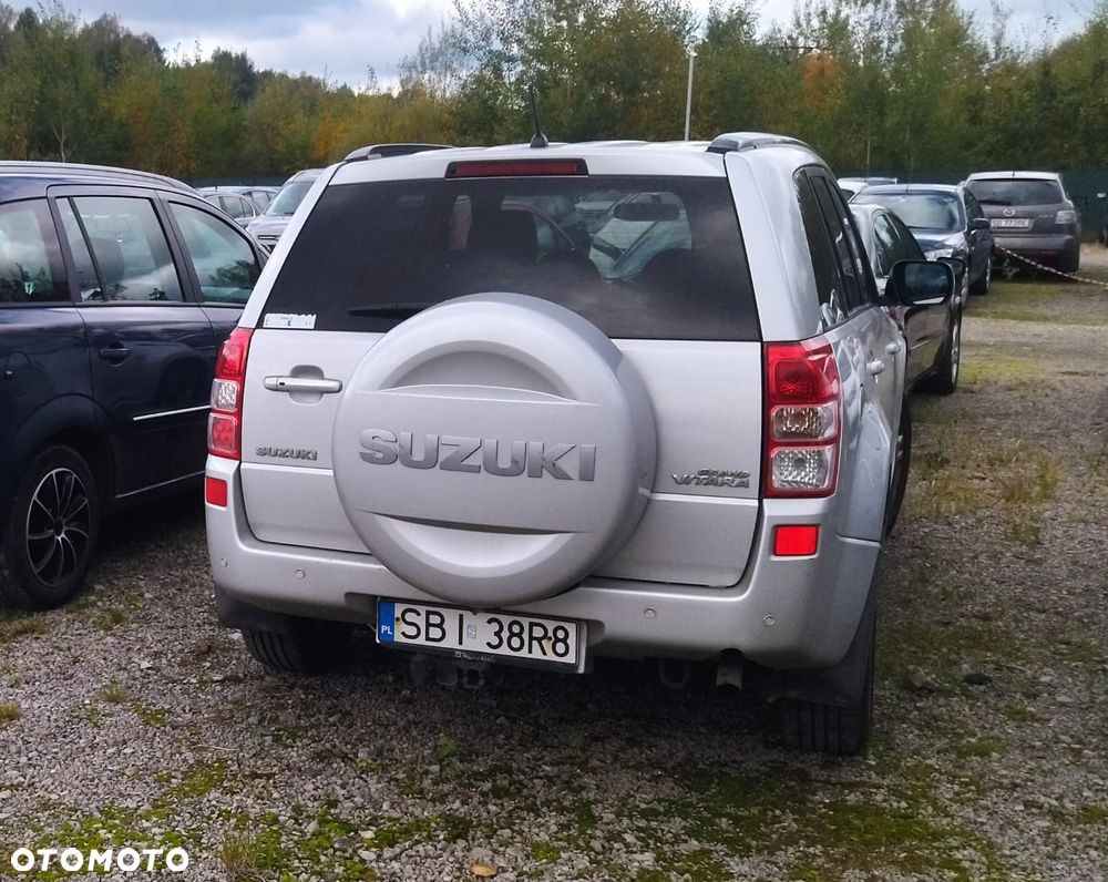 Suzuki Grand Vitara 2.0 - 7