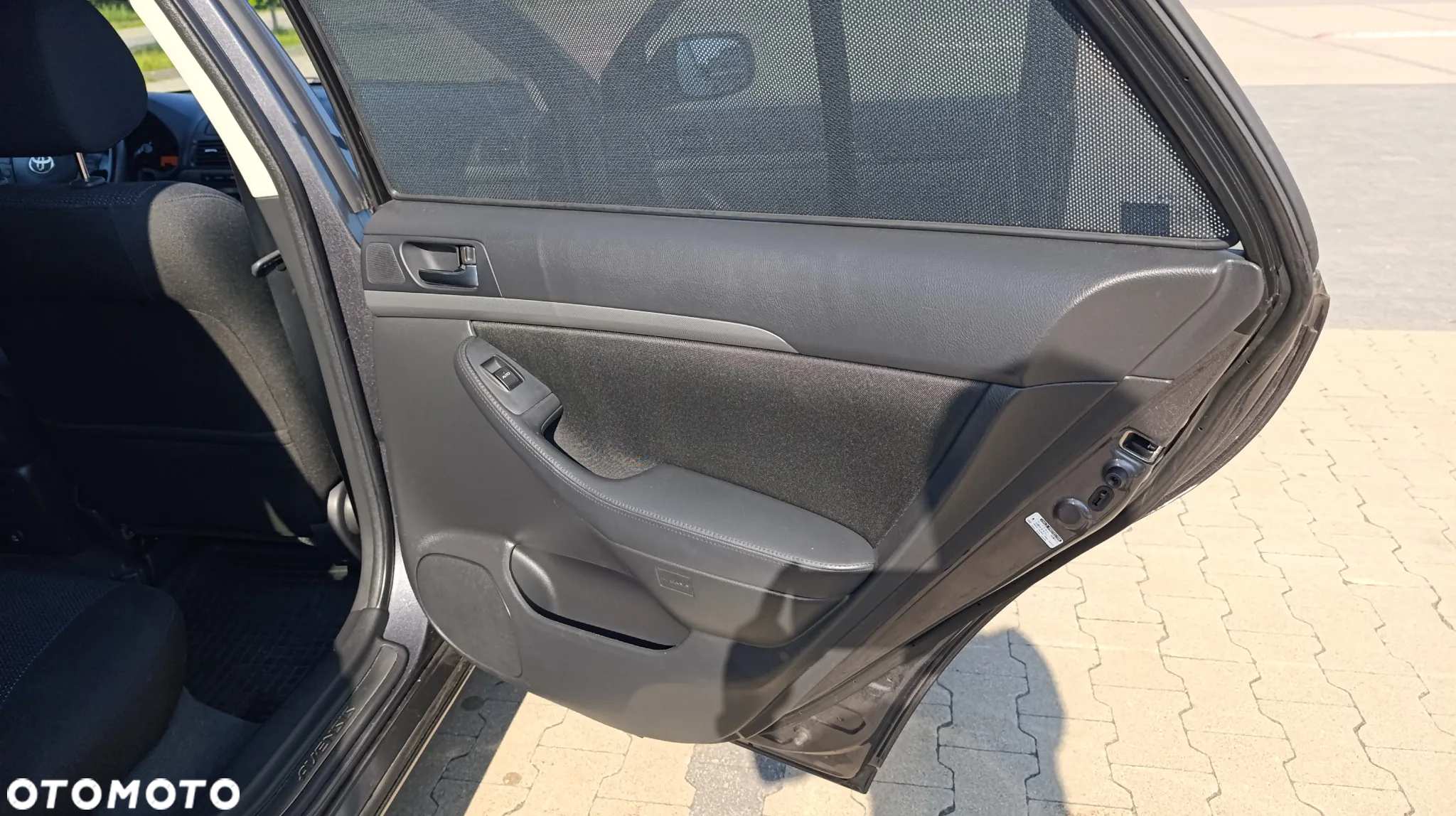 Toyota Avensis 1.8 VVT-i Luna - 16