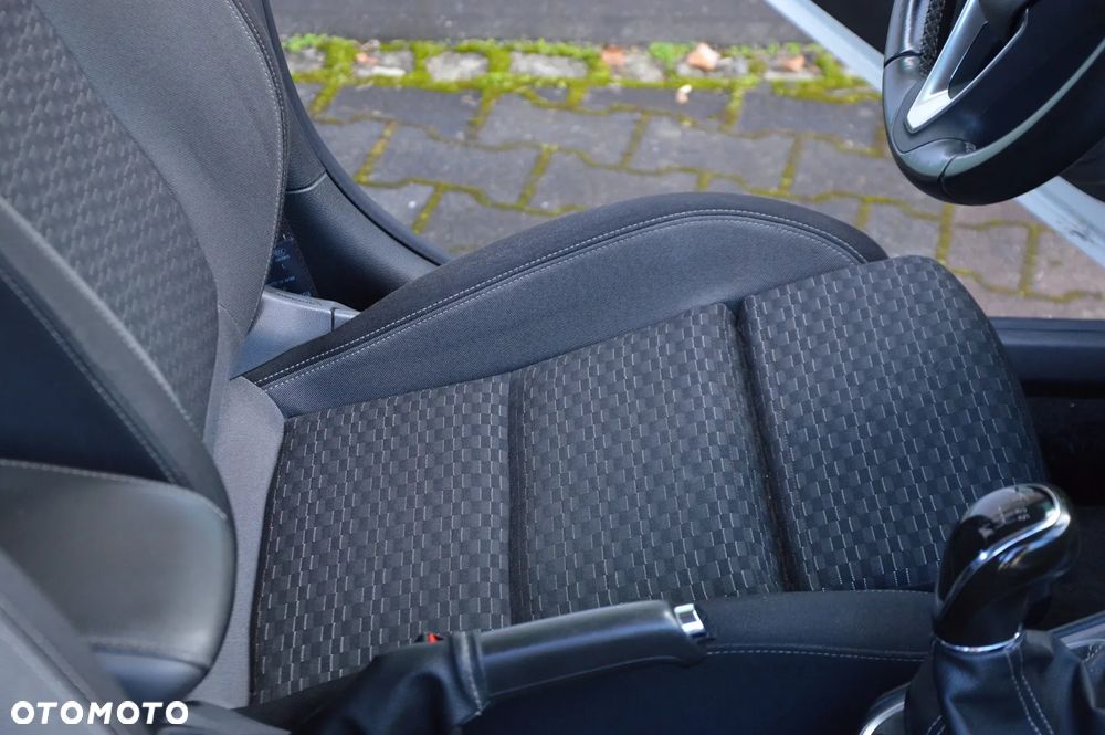 Opel Astra 1.2 Turbo Elegance - 25