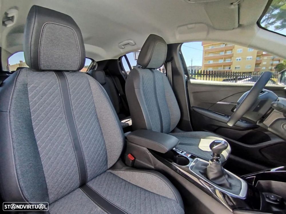 Peugeot 208 TURBO 100 Allure - 12