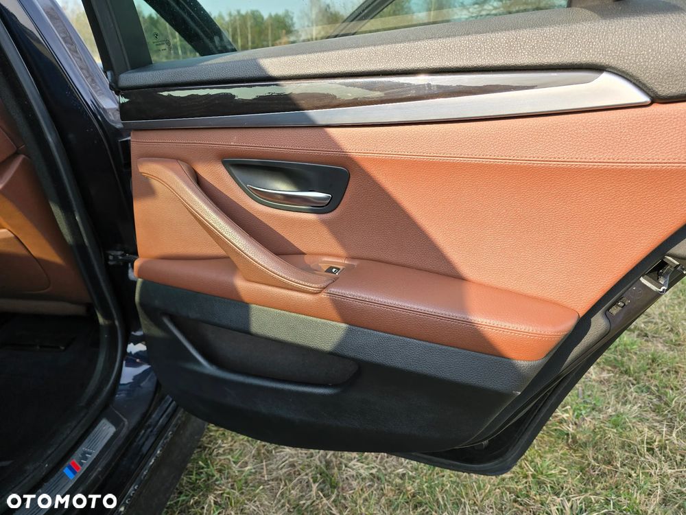 BMW Seria 5 535i xDrive - 15