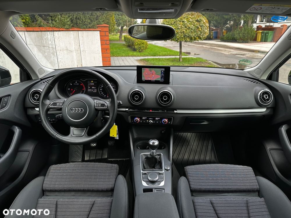 Audi A3 Sportback 1.6 TDI S line Sportpaket - 18