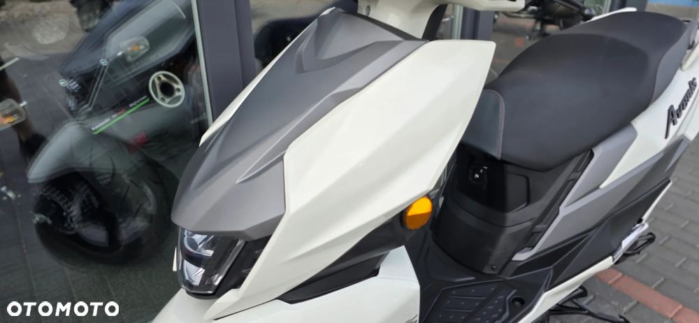 Suzuki Avenis - 28